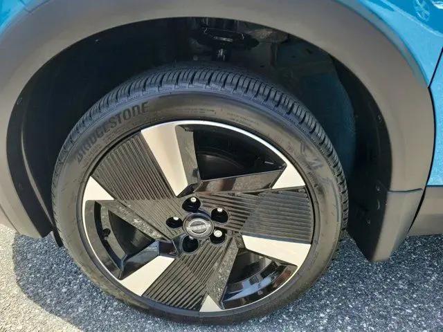 2025 Nissan Kicks SR FWD