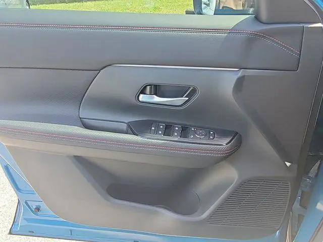 2025 Nissan Kicks SR FWD