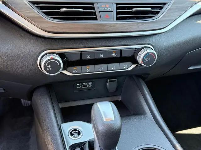 2025 Nissan Altima SV FWD