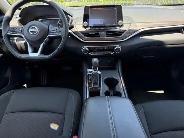 2025 Nissan Altima SV FWD