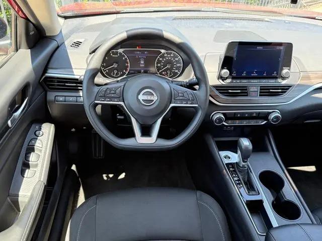 2025 Nissan Altima SV FWD