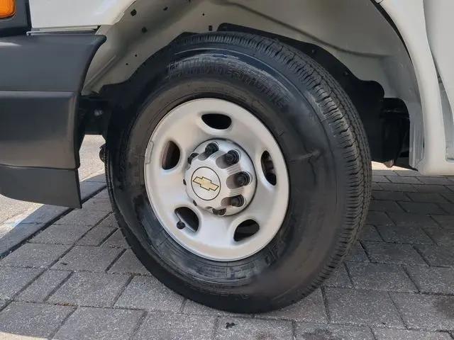 2025 Chevrolet Express Cargo Van RWD 2500 Regular Wheelbase WT