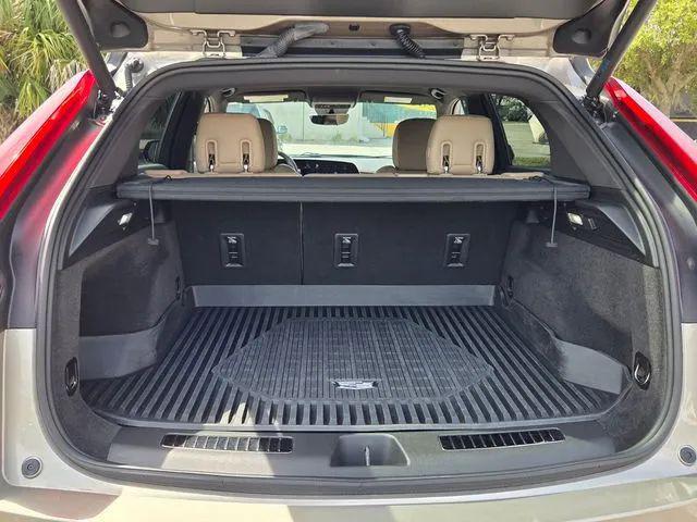2024 Cadillac XT4 AWD Premium Luxury