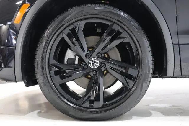 2024 Volkswagen Tiguan 2.0T SE R-Line Black