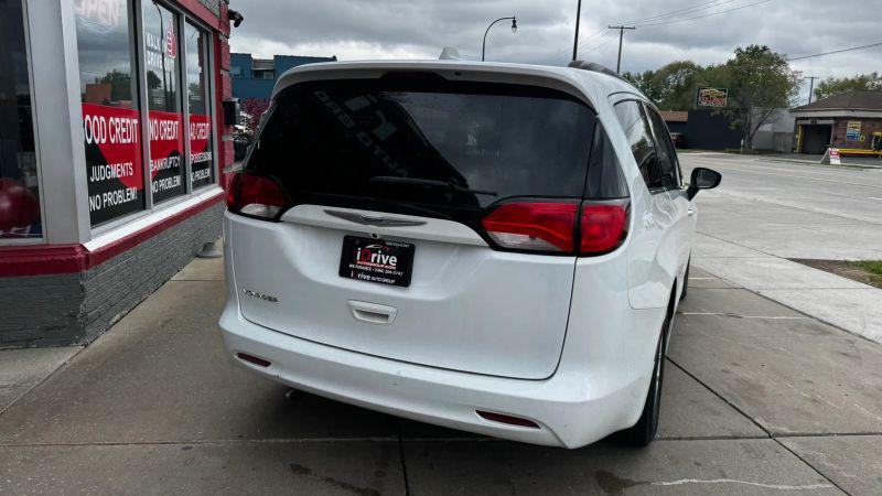 2020 Chrysler Voyager LXI
