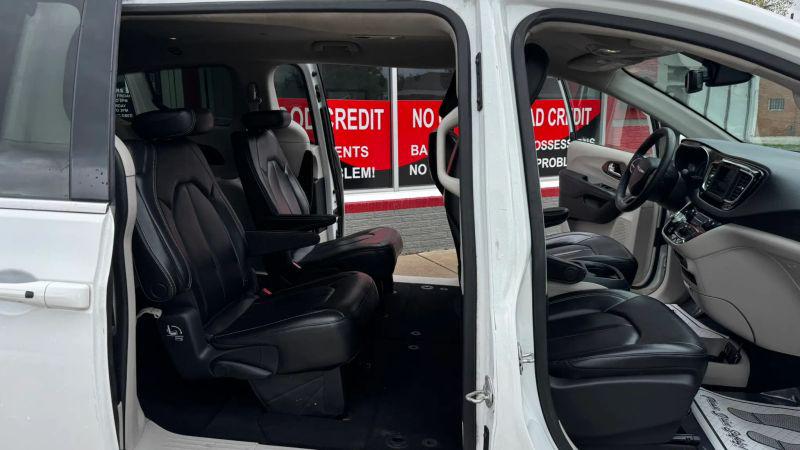 2020 Chrysler Voyager LXI
