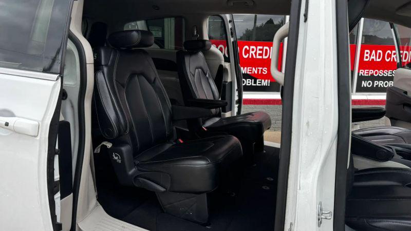 2020 Chrysler Voyager LXI