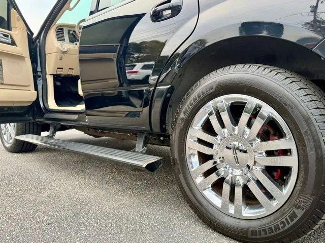 2008 Lincoln Navigator Base