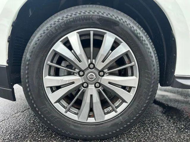 2017 Nissan Pathfinder SV
