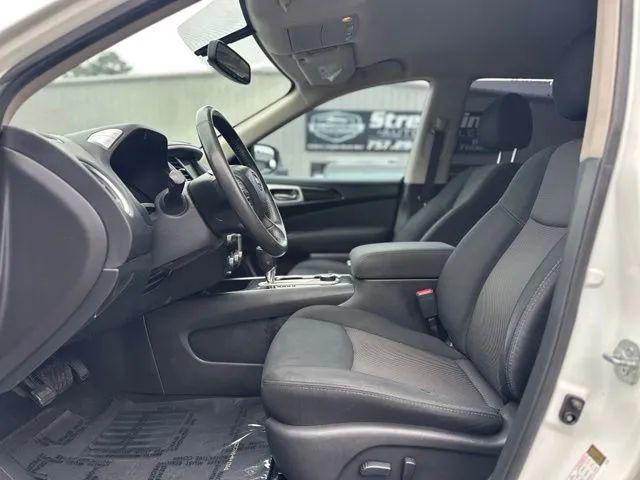2017 Nissan Pathfinder SV