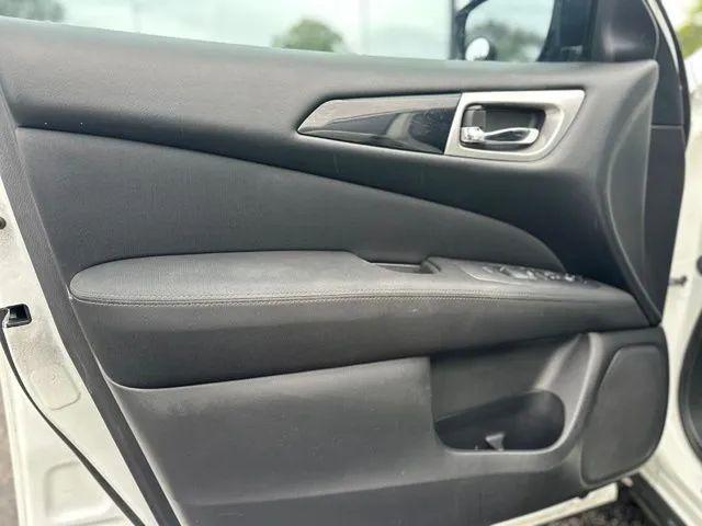 2017 Nissan Pathfinder SV