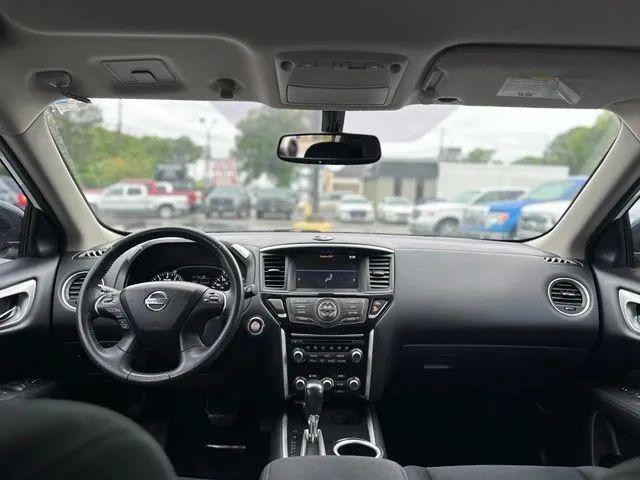2017 Nissan Pathfinder SV