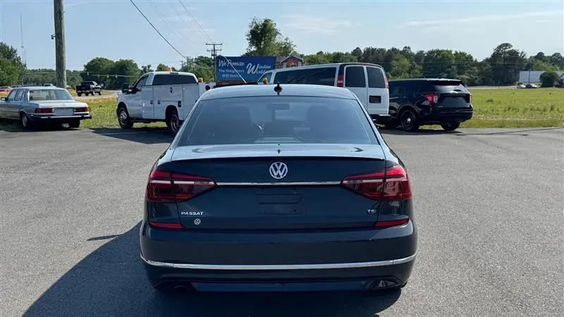 2017 Volkswagen Passat 1.8T R-Line