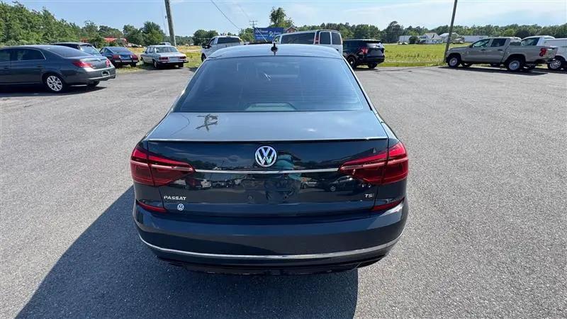 2017 Volkswagen Passat 1.8T R-Line