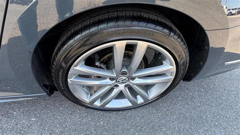2017 Volkswagen Passat 1.8T R-Line