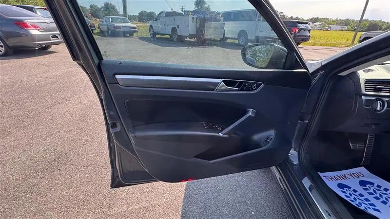 2017 Volkswagen Passat 1.8T R-Line