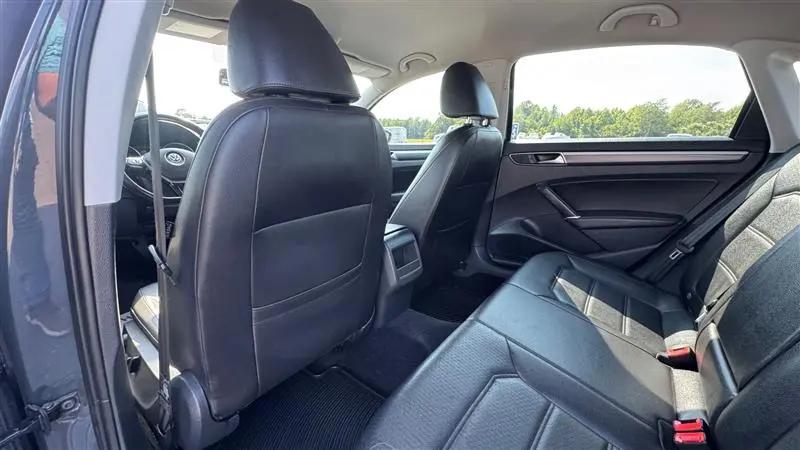 2017 Volkswagen Passat 1.8T R-Line