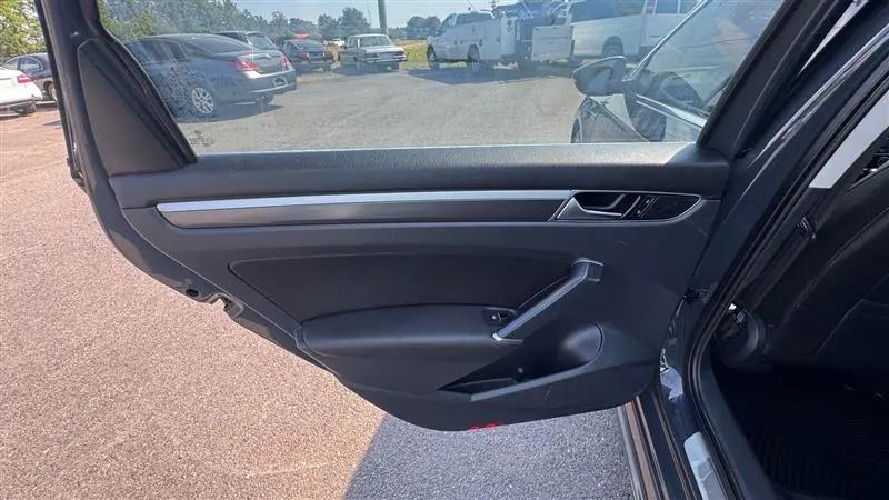 2017 Volkswagen Passat 1.8T R-Line
