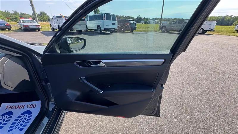 2017 Volkswagen Passat 1.8T R-Line