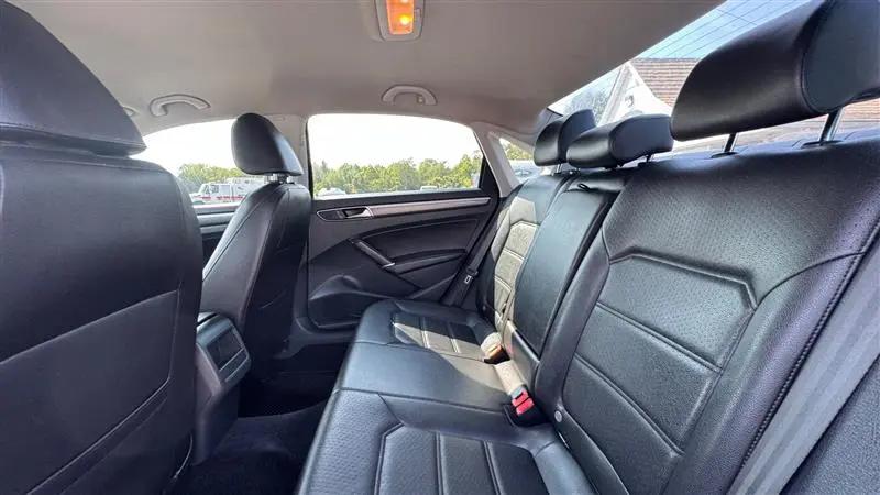 2017 Volkswagen Passat 1.8T R-Line
