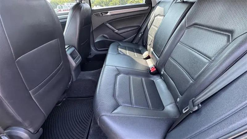 2017 Volkswagen Passat 1.8T R-Line