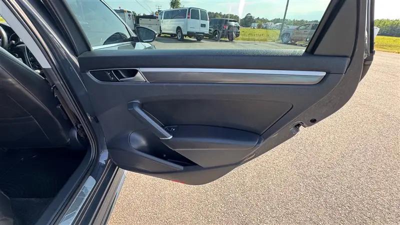 2017 Volkswagen Passat 1.8T R-Line