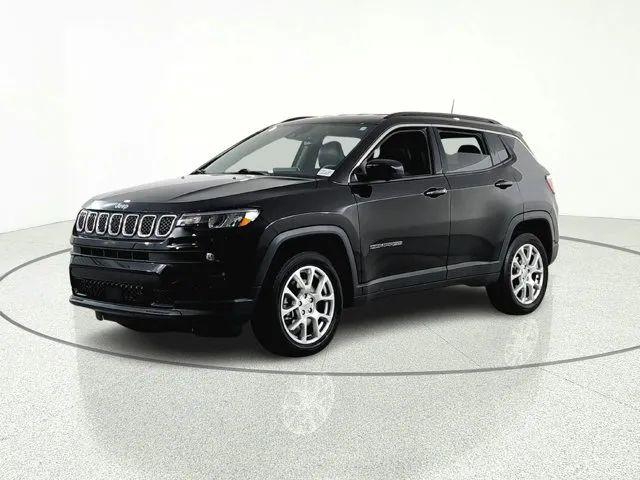 2023 Jeep Compass Latitude Lux FWD