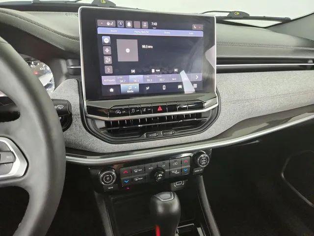 2023 Jeep Compass Latitude Lux FWD