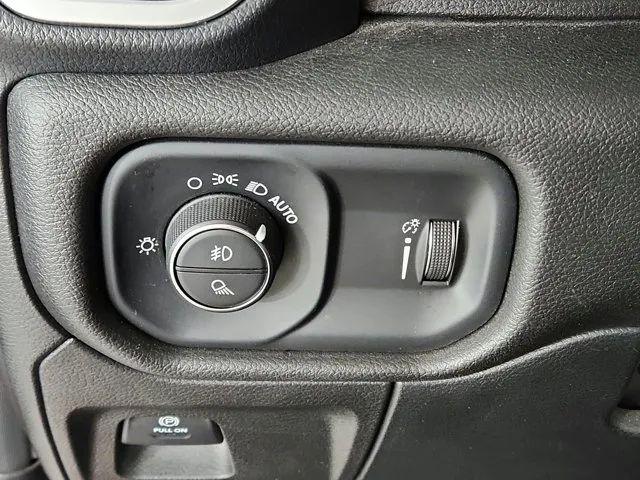 2022 Ram 1500 Big Horn Crew Cab 4x4 5'7" Box