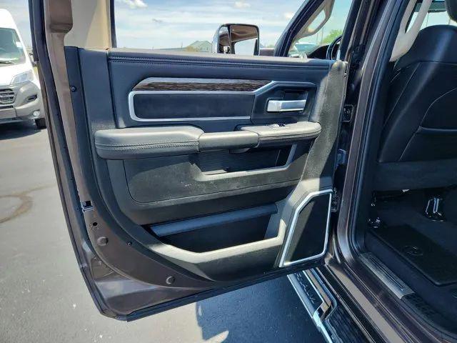 2021 Ram 3500 Laramie Crew Cab 4x4 8' Box
