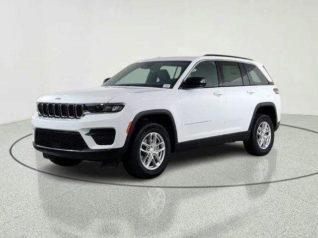 2026 Jeep Grand Cherokee Laredo 4x2