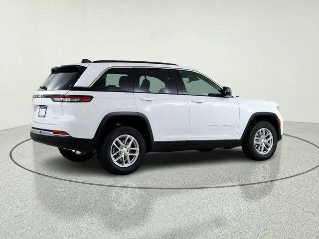 2026 Jeep Grand Cherokee Laredo 4x2