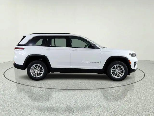 2026 Jeep Grand Cherokee Laredo 4x2
