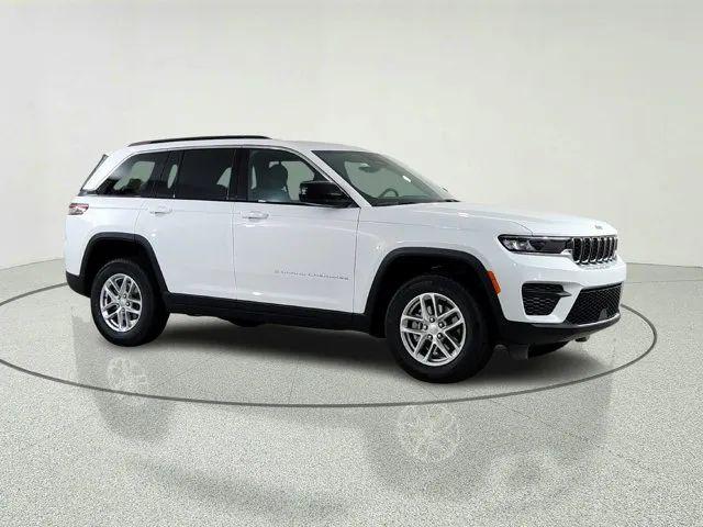 2026 Jeep Grand Cherokee Laredo 4x2