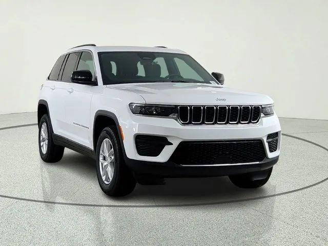2026 Jeep Grand Cherokee Laredo 4x2