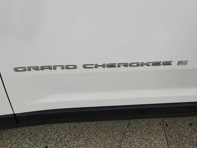 2026 Jeep Grand Cherokee Laredo 4x2