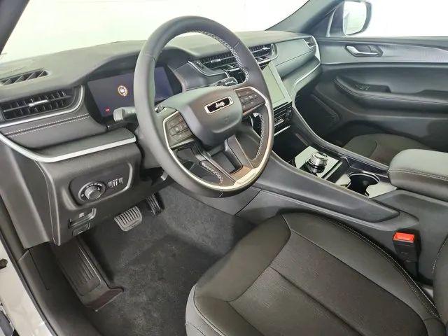 2026 Jeep Grand Cherokee Laredo 4x2