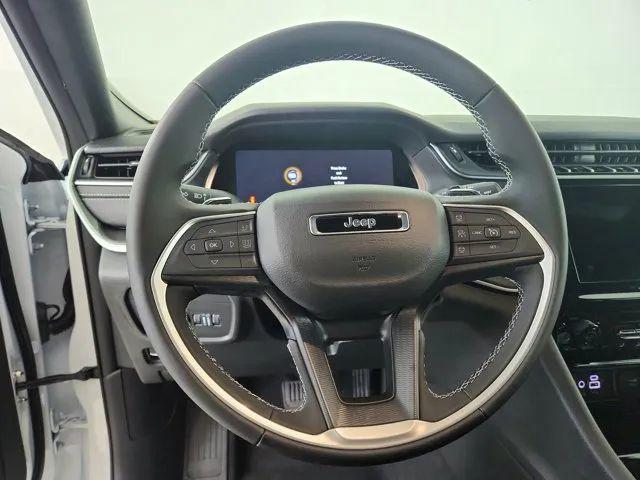 2026 Jeep Grand Cherokee Laredo 4x2