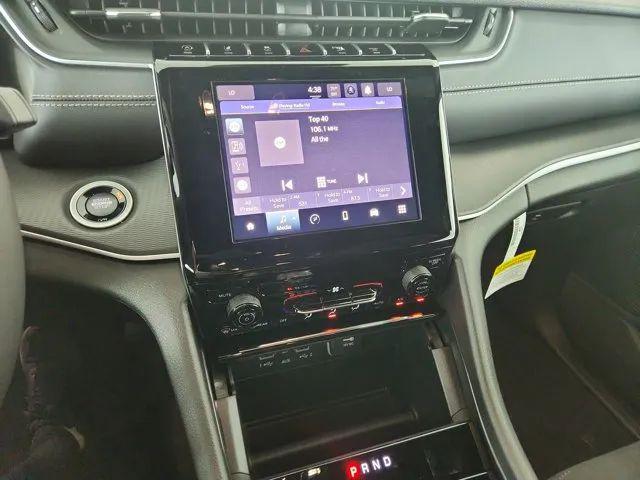 2026 Jeep Grand Cherokee Laredo 4x2