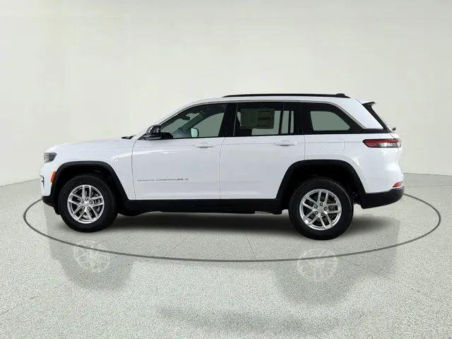 2026 Jeep Grand Cherokee Laredo 4x2