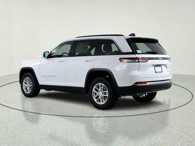 2026 Jeep Grand Cherokee Laredo 4x2