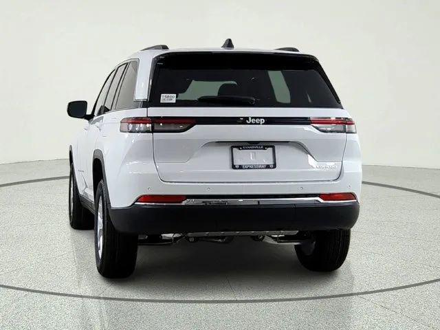 2026 Jeep Grand Cherokee Laredo 4x2