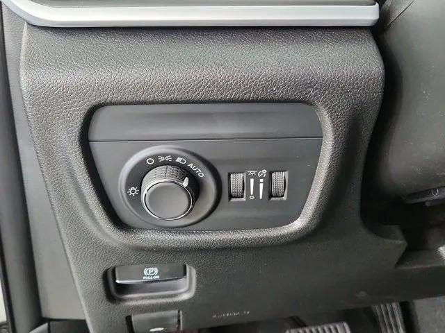 2026 Jeep Grand Cherokee Laredo 4x2