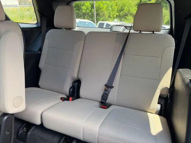 2023 Chevrolet Traverse AWD LT Cloth