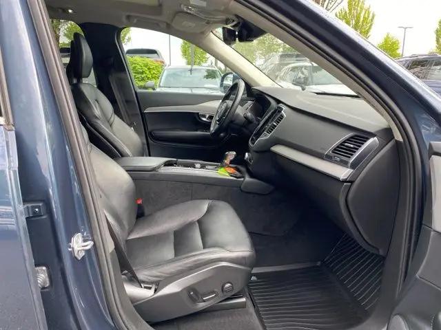 2021 Volvo XC90 T5 Momentum 7 Passenger