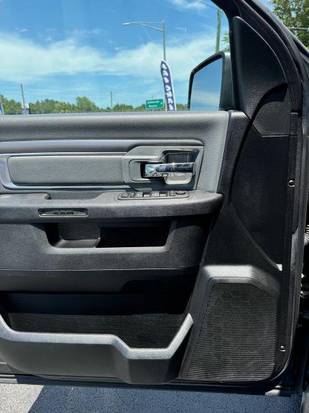 2022 Ram 1500 Classic SLT Crew Cab 4x2 5'7" Box