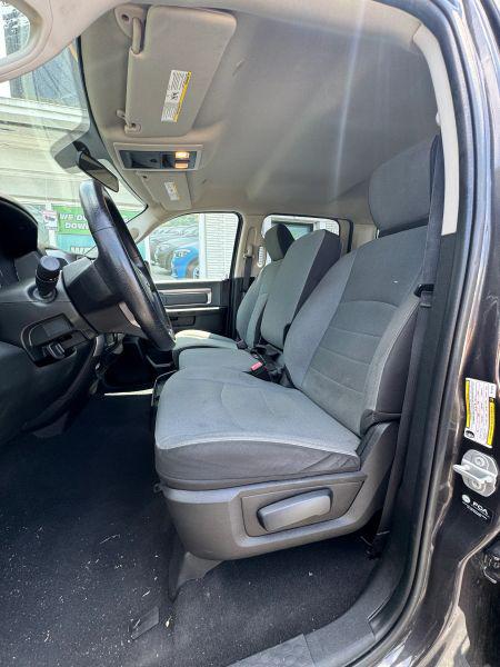 2022 Ram 1500 Classic SLT Crew Cab 4x2 5'7" Box