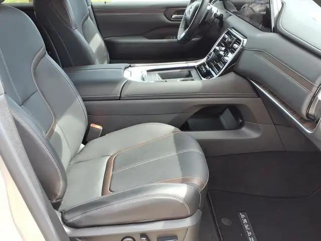 2025 Nissan Armada SL 4WD