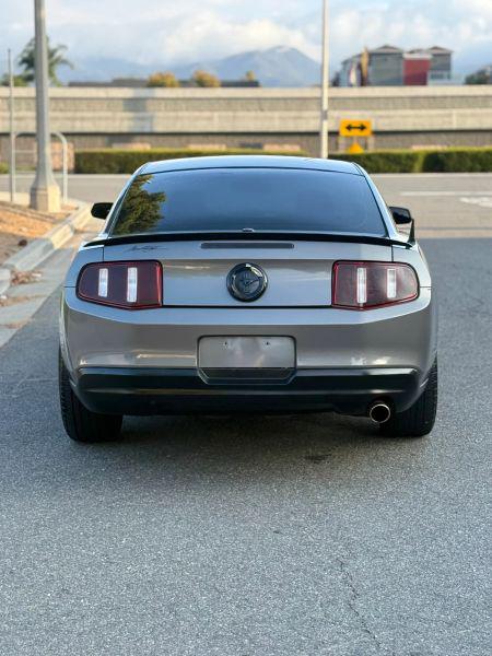 2010 Ford Mustang V6 Premium