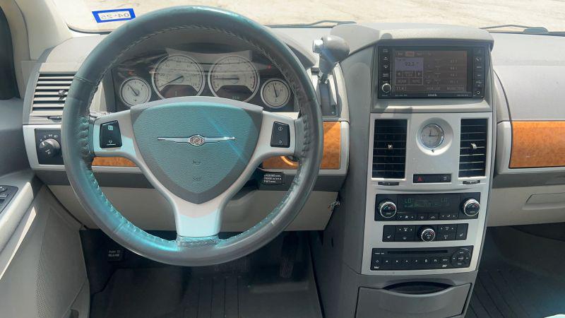 2008 Chrysler Town & Country Limited